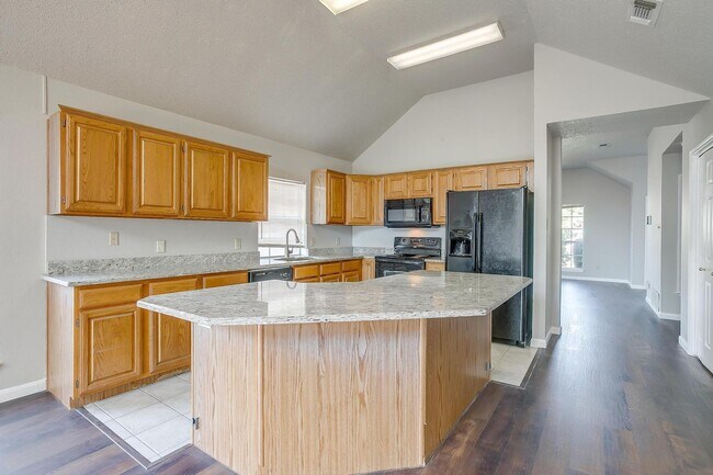 Building Photo - Open Floorplan with 3 Bed, 2 Bath Home in Established Neighborhood- Fort Worth- 76120