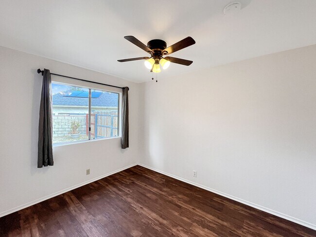 Building Photo - Charming 3B/2BA Home in Bay Terraces W/ W/D, A/C, Fireplace, Covered Patio, and Large Backyard!