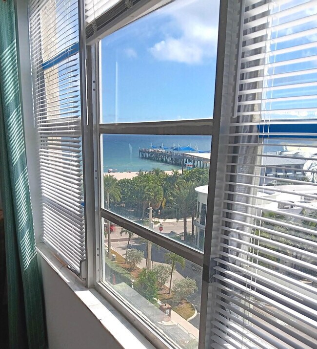 Building Photo - 305 N Pompano Beach Blvd