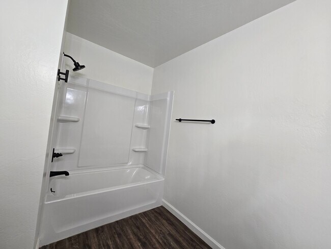 Building Photo - M&J Properties 161