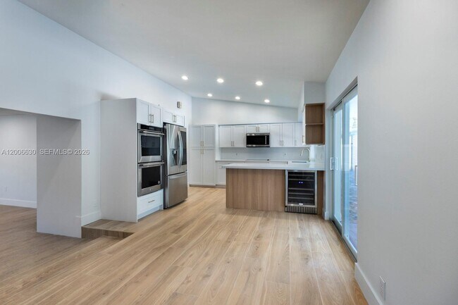 Building Photo - 13050 SW 71st Ave