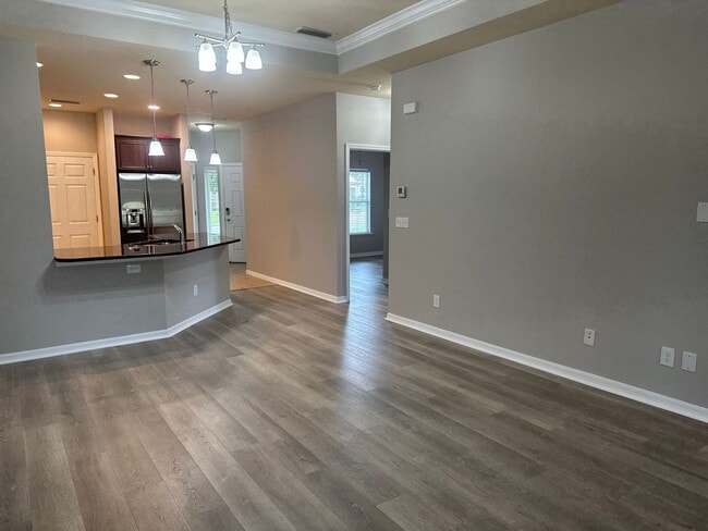 Building Photo - Sublease!   Lovely End Unit in Villas of West End LOOK!