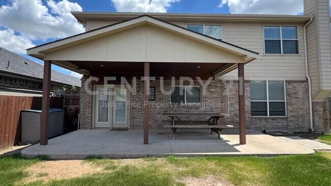 Building Photo - Meticulously Maintained 2-Story 3/2.5/2 in...