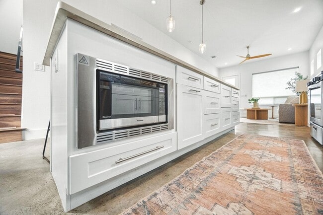 Building Photo - 1218 Eleanor St