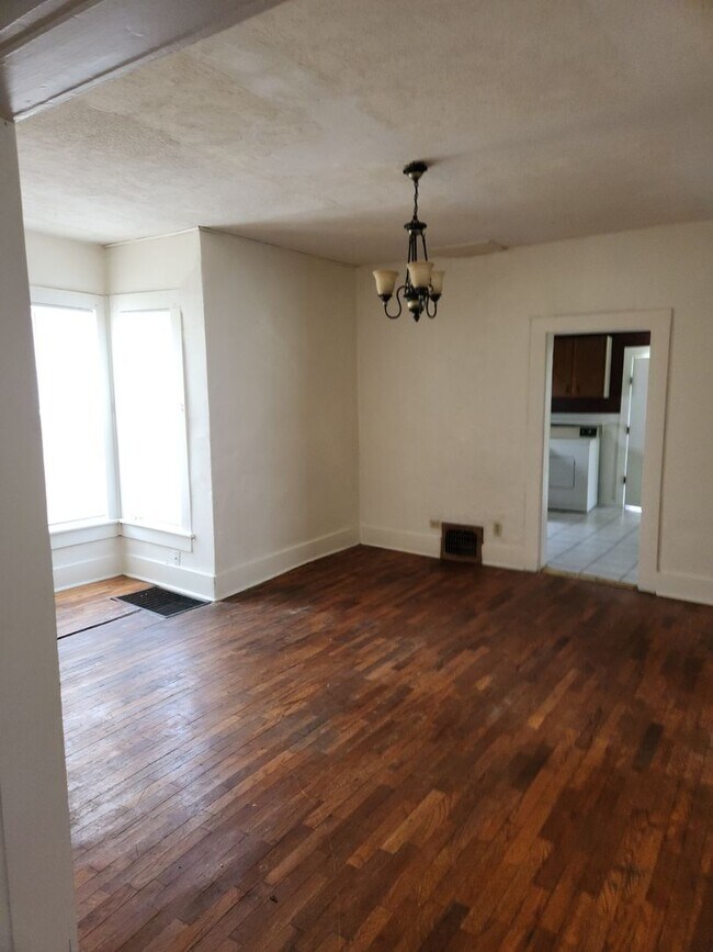 Building Photo - Ready Key-1107