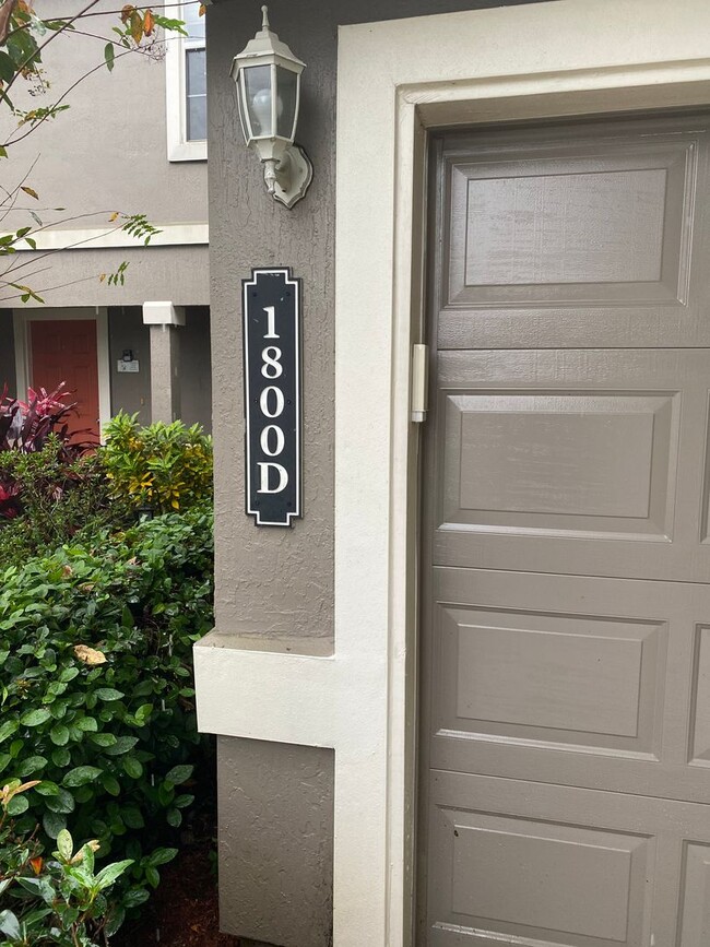 Building Photo - One-Story End Unit Oasis Backing to Preserve - No Carpet + Plantation Amenities!!