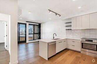 Building Photo - 1601 Park Ave