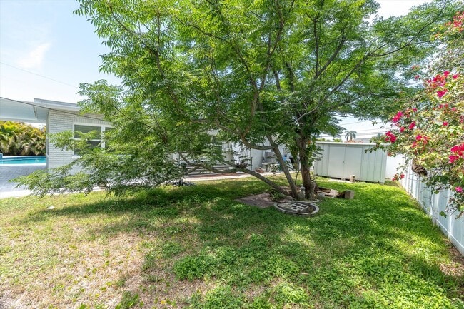 Building Photo - 8801 Sunlit Cove Dr NE