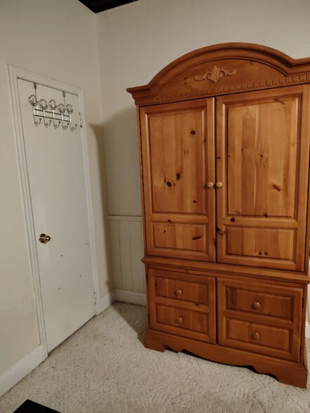 Building Photo - 457 NE 2nd St