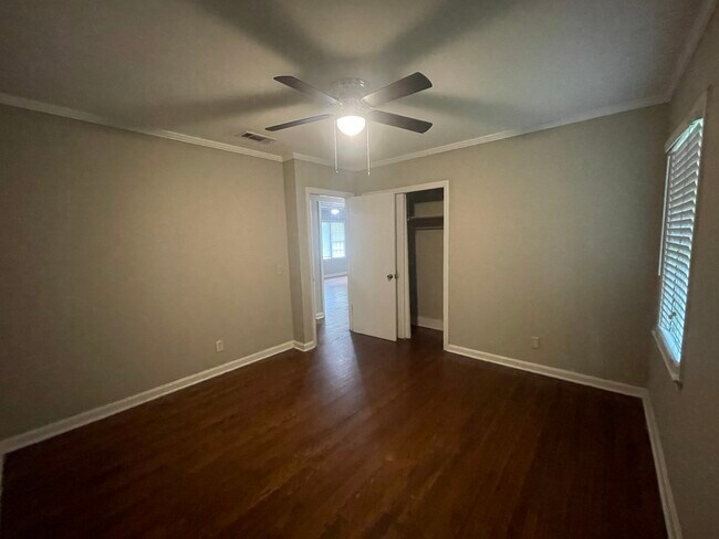 Building Photo - 103 Forest Way