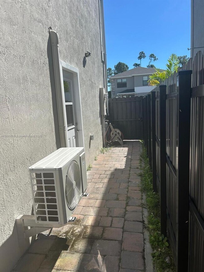 Building Photo - 12937 SW 265th Terrace
