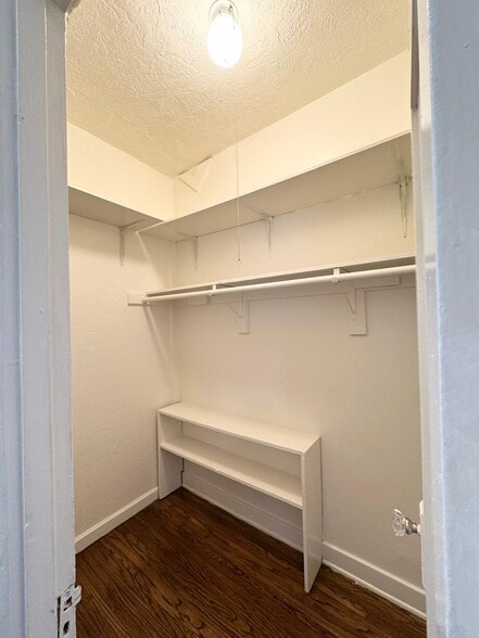 Building Photo - 636 N Plymouth Blvd