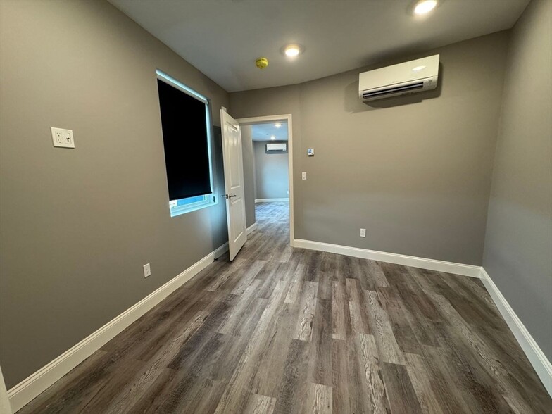 Building Photo - 207 Shirley Ave