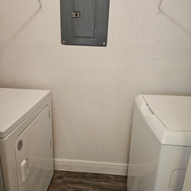 Building Photo - 1/1 Ground Floor Condo in the UCF area