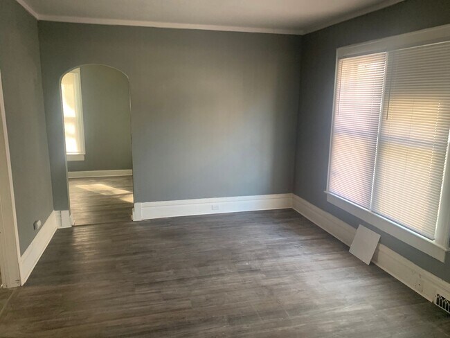 Building Photo - 3 Bed 1 Bath Home