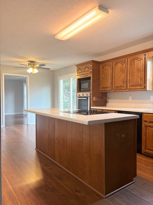 Building Photo - 1016 Lois Ln