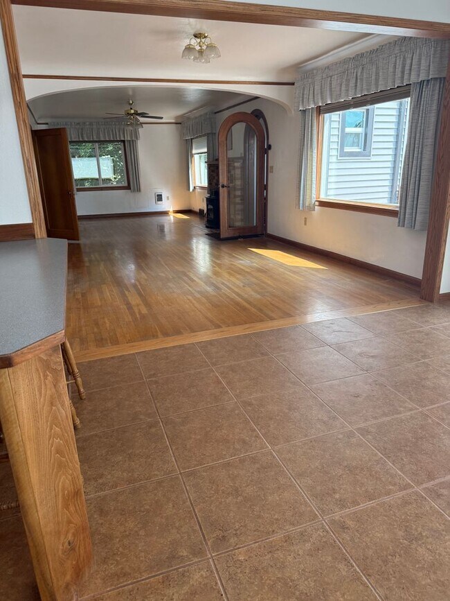 Building Photo - 130351 WA-26