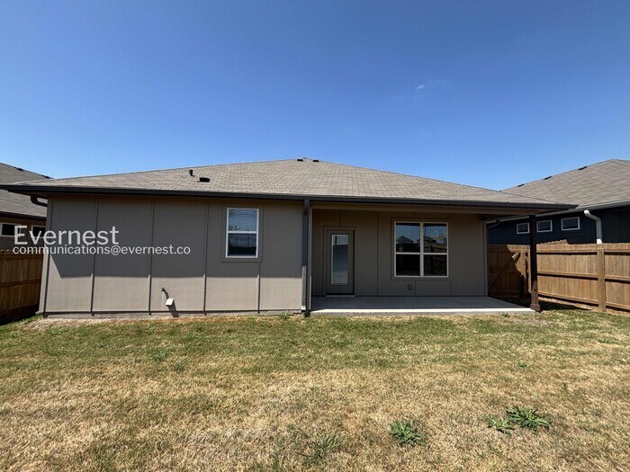 Building Photo - 2211 Hornbeam St