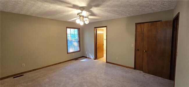 Building Photo - 303 Cacique Ct