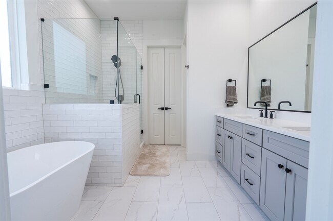 Building Photo - 1307 E 27th St