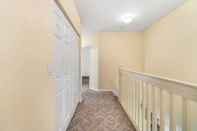 Building Photo - 1927 Alamanda Way