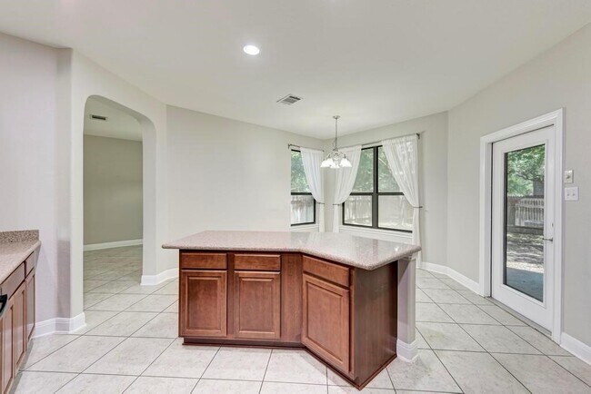 Building Photo - 500 Tyree Rd