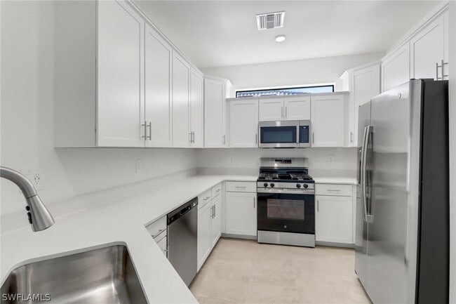 Building Photo - 19600 Hinkley Dr