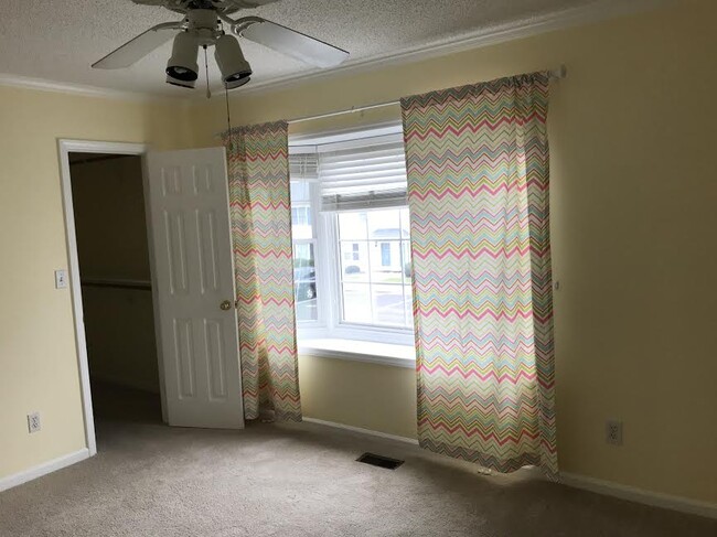 Front Bedroom - 1105 Grovemont Dr