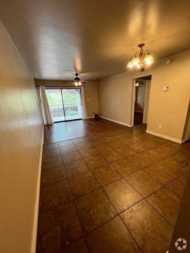 Building Photo - Village at University Heights 2 bed/2 bath...
