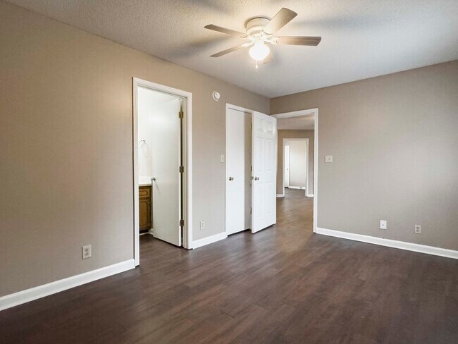 Building Photo - 587 Joshua Dr