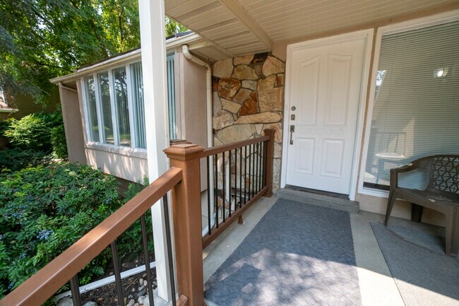 Building Photo - 4968 S Spring Run Dr