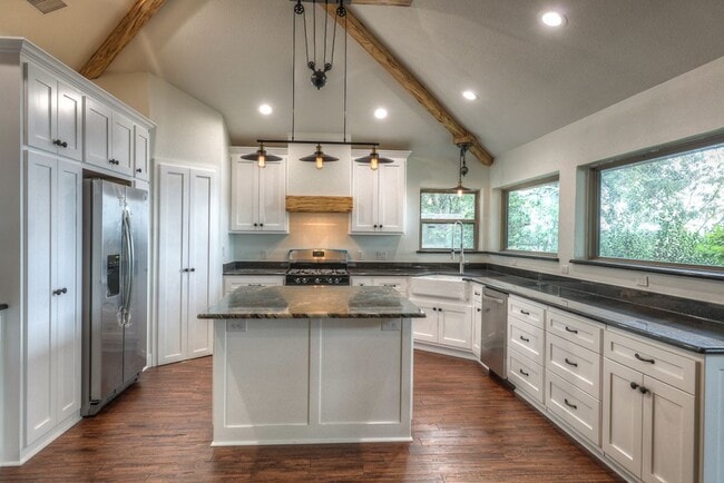 Building Photo - 10725 Joann St