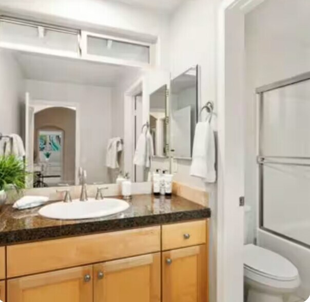 Building Photo - 53220 Avenida Navarro