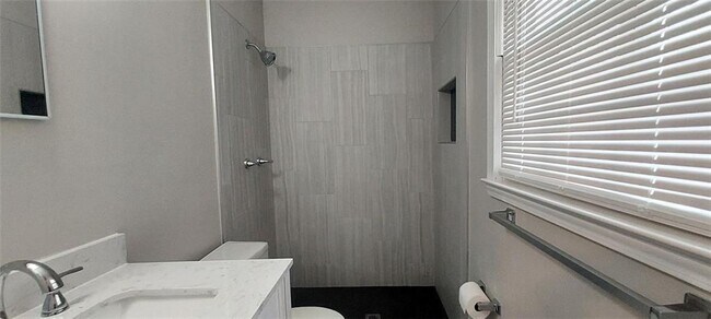 Building Photo - 5030 Beth St