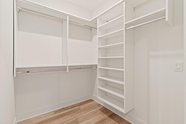 Building Photo - 614 N Pallas St