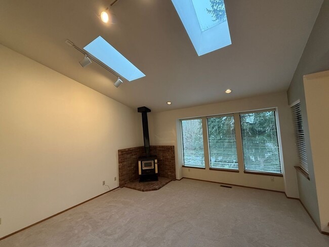 Building Photo - Spacious Mukilteo Home with Stunning Outdoor Living and Lush Landscaping