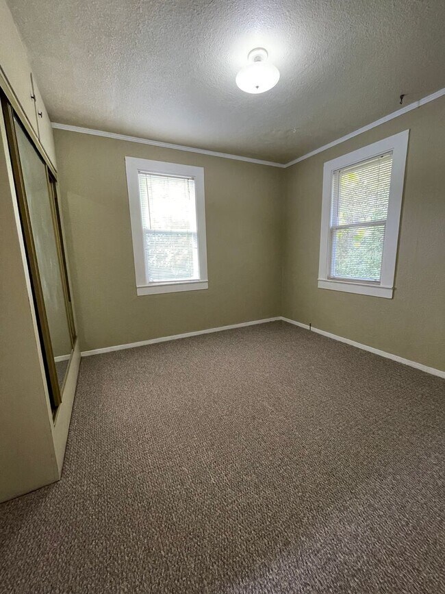 Building Photo - Cozy Bayside Cottage Tier 2