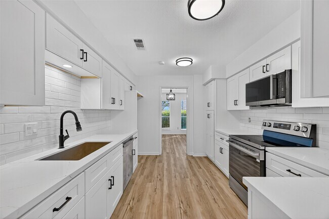 Primary Photo - 14734 Perthshire Rd