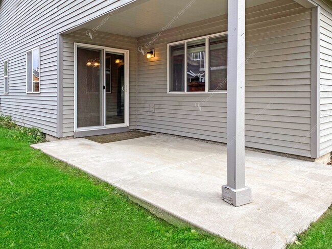 Building Photo - Single-level 3 BR-2BA Home in SE Bend