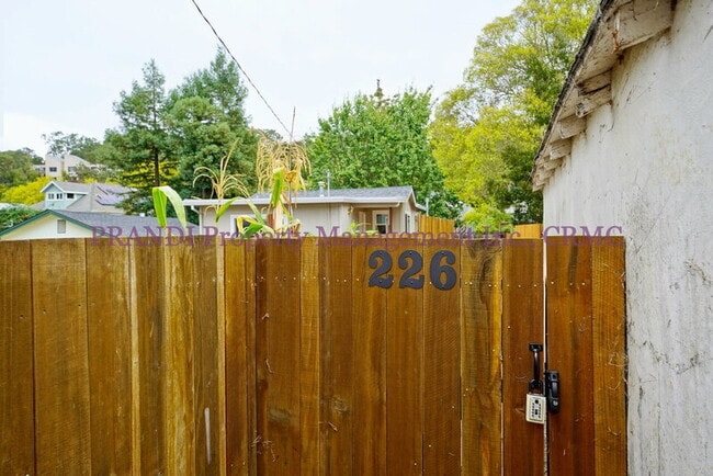 Building Photo - 226 D St