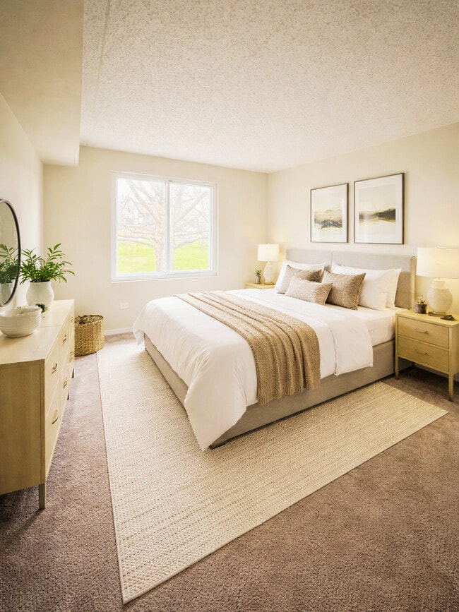 Building Photo - 13635 Lamon Ave