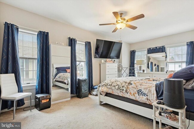 Building Photo - 641 E High St