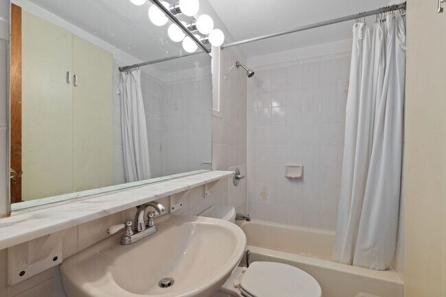Building Photo - 114 56th St
