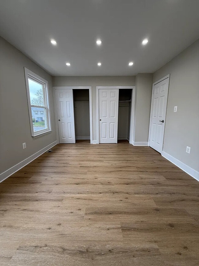 Building Photo - 11 Van Buren Pl