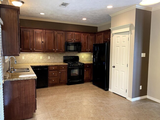 Building Photo - 8422 Alison Ave