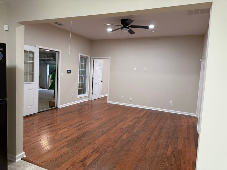 Building Photo - 18 Bay St NE