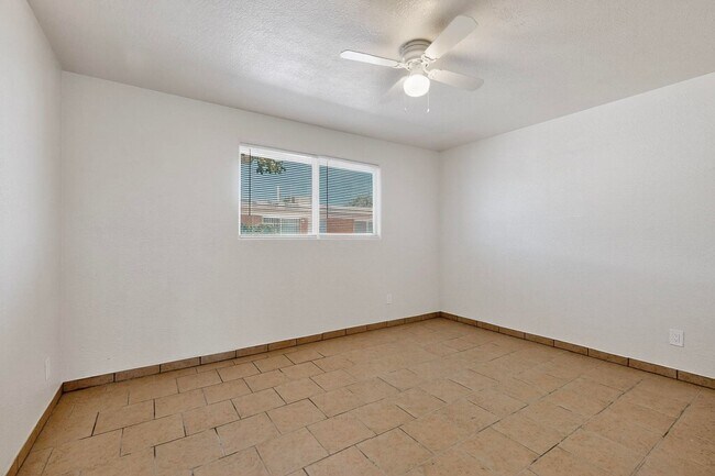 Building Photo - 540 Cardenas Dr SE