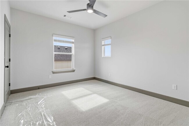 Building Photo - 930 Trestle Ln