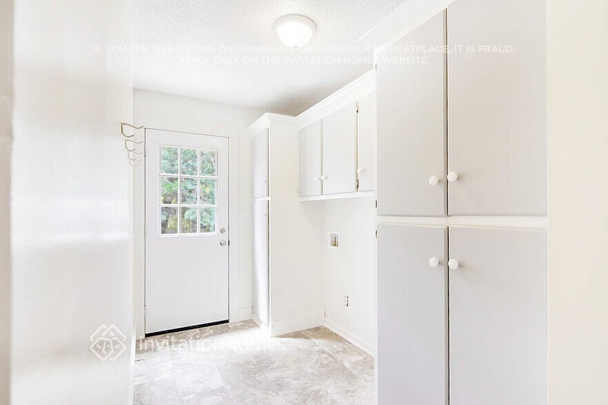 Building Photo - 10612 Chelsea Dr