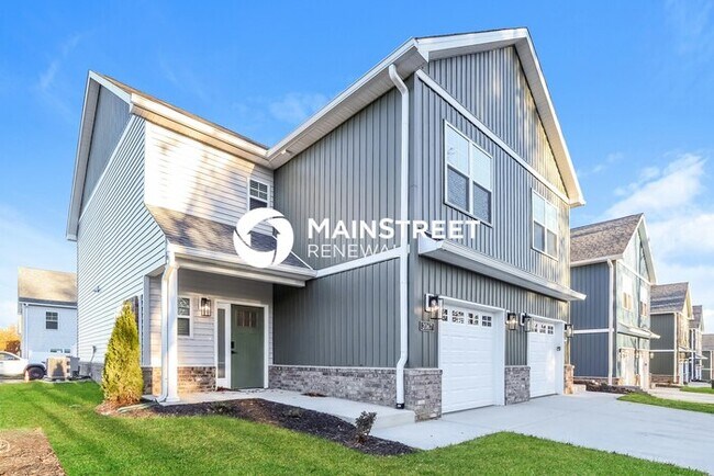Building Photo - 3 Bedroom Pet-Friendly Home in Jeffersonville, IN with Main Street Renewal